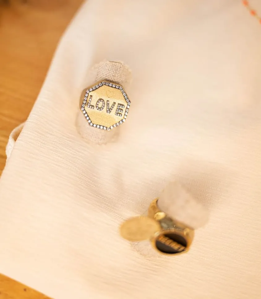 Bague Chevaliere Love Or Jaune Saphirs Blancs