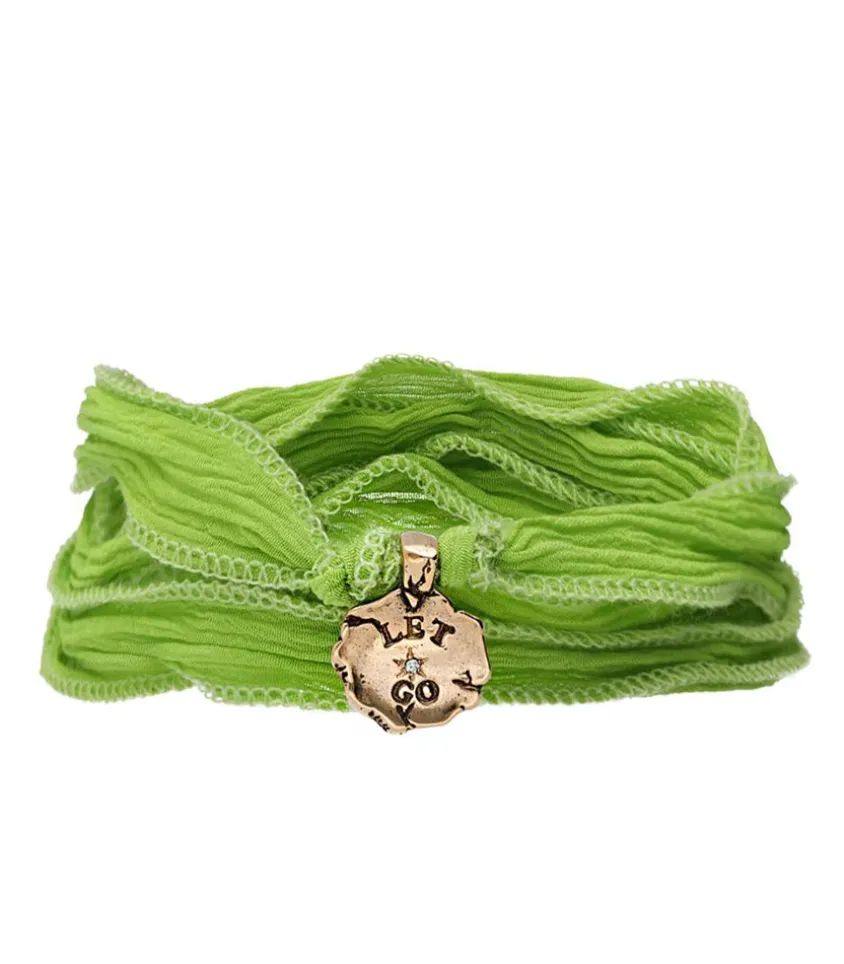 Bracelet En Soie A Nouer Et Charm Let Go En Bronze Et Diamant