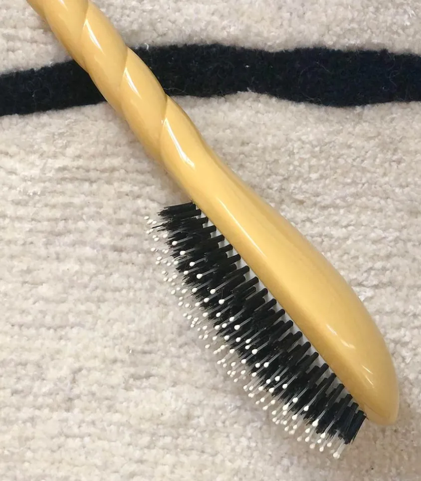 Brosse N.03 L'Indispensable Douceur Jaune Safran