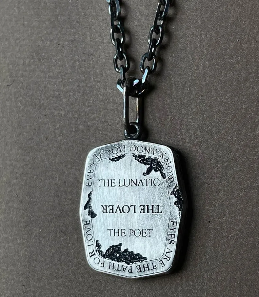 Collier Character Shield