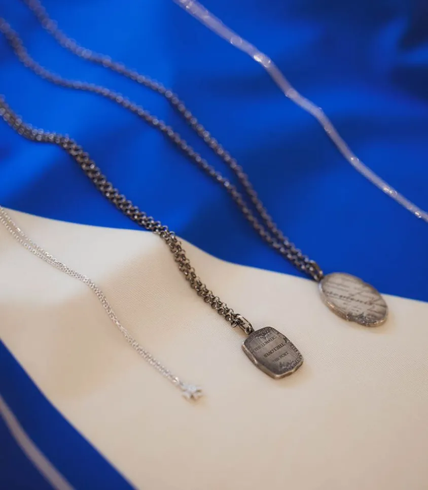 Collier Character Shield