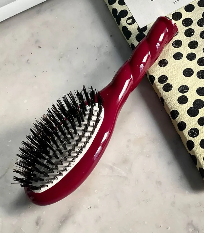 Petite Brosse N.01 L'Universelle Rouge Cerise