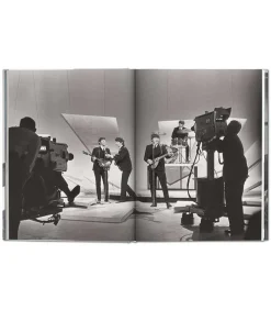 The Beatles On The Road, 1964-1966 - Harry Benson